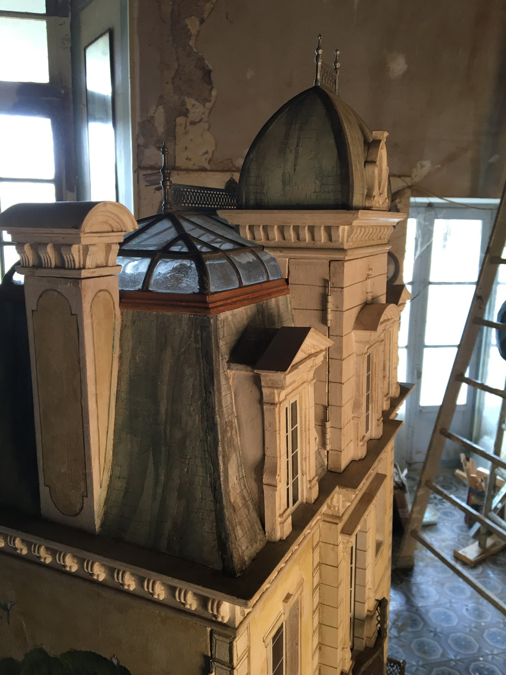 Whitestone Glass Roof House