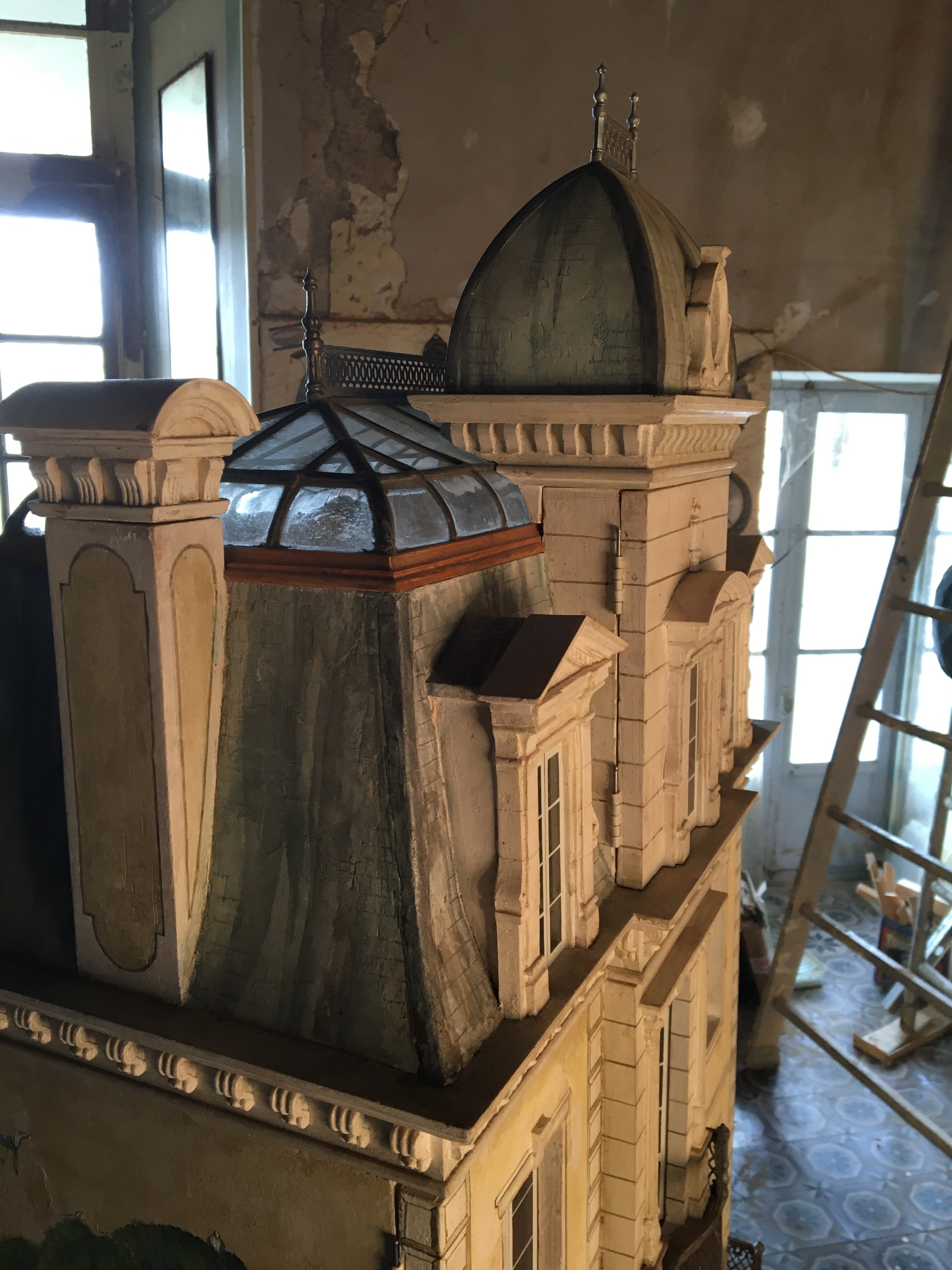 Whitestone Glass Roof House